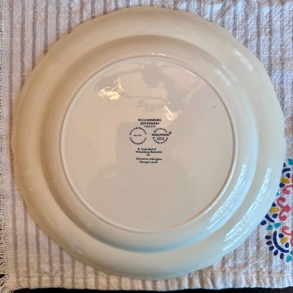 Wedgwood Williamsburg Potpourri Cream Dinnerware with Red and Blue Floral Design - Picture 12 of 16